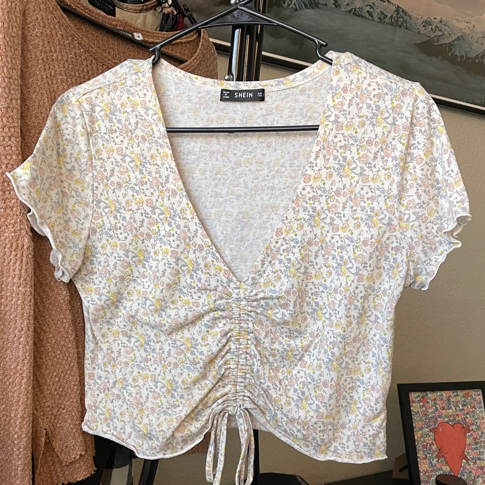 NWOT Ditsy Floral Tie Crop Top